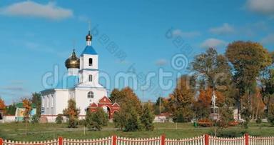 Luzhki，Vitebsk地区，白俄罗斯。 阳光明媚的一天，东正教的圣母诞辰